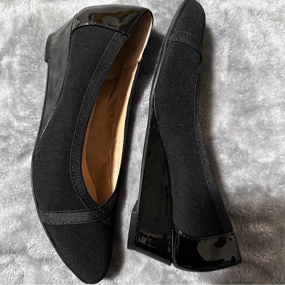 Kelly & Katie Black Wedge Pumps - Picture 4 of 8